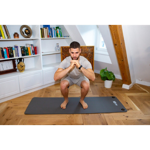 Tapis de yoga OKO - Couleur gris - Modèle avec oeillets pour facilité l'accroche !