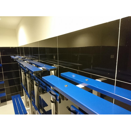 Banc de vestiaire mural avec dossier, porte-manteaux et porte-paquets