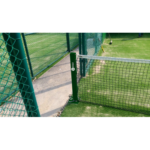 Poteaux de pickleball sur platine avec treuil intérieur - 80x80mm en acier galvanisé