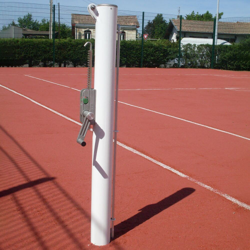 Poteaux de filet de tennis à fourreaux