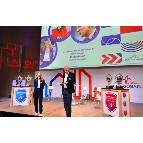 Comptoir d’accueil en bois avec impression personnalisée